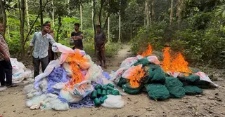 মানিকগঞ্জে ২০ লাখ টাকার নিষিদ্ধ জাল জব্দ, পুড়িয়ে ধ্বংস